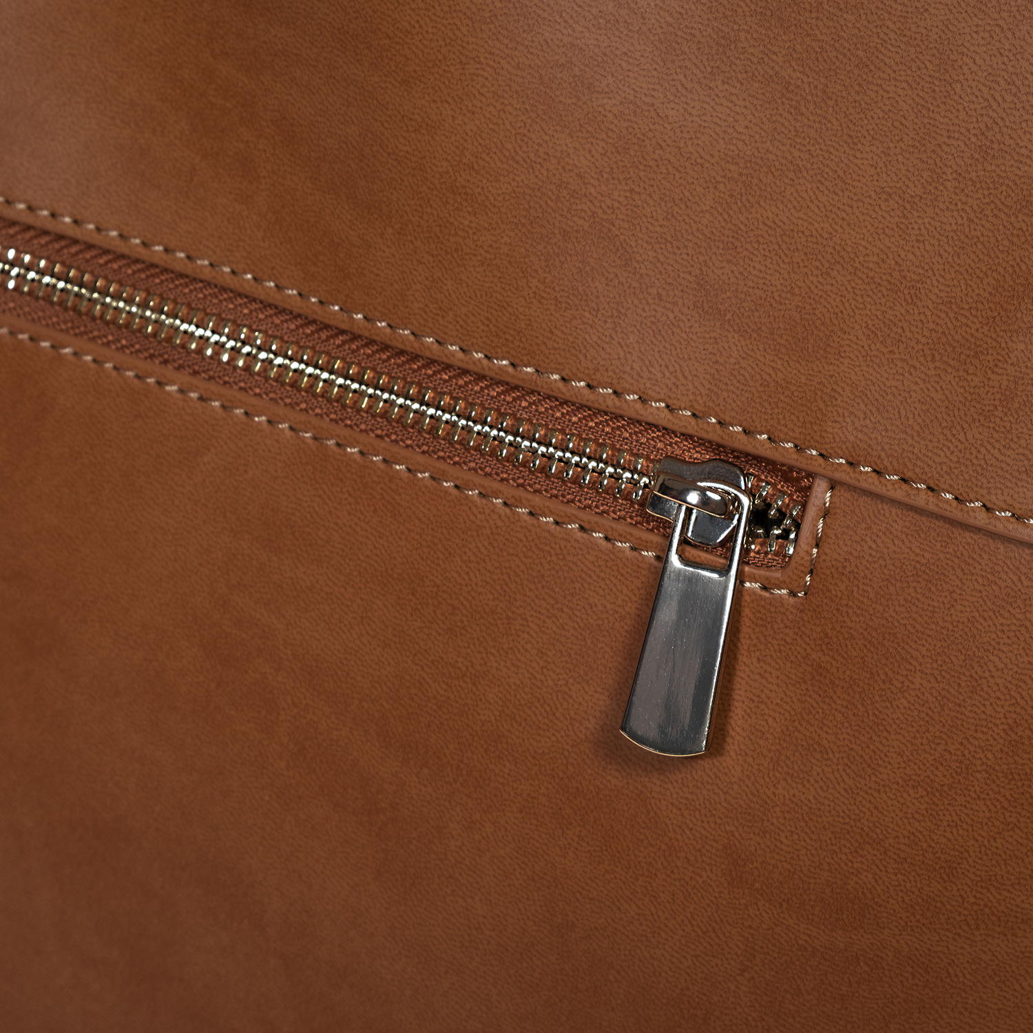 Pellemela-Brolio_tan_detail2 Appleskin handbags by Bellini, Made in Italy. Luxury vegan leather handbags. Wholesale, OEM, private label handbags.